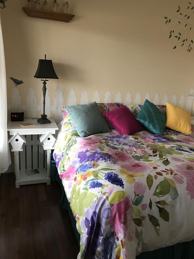 โกลเดน แพทเวย์ส รีทรีต แอนด์ บีแอนด์บี Bed & Breakfast ปีเตอร์บอร์โรว์ ภายนอก รูปภาพ