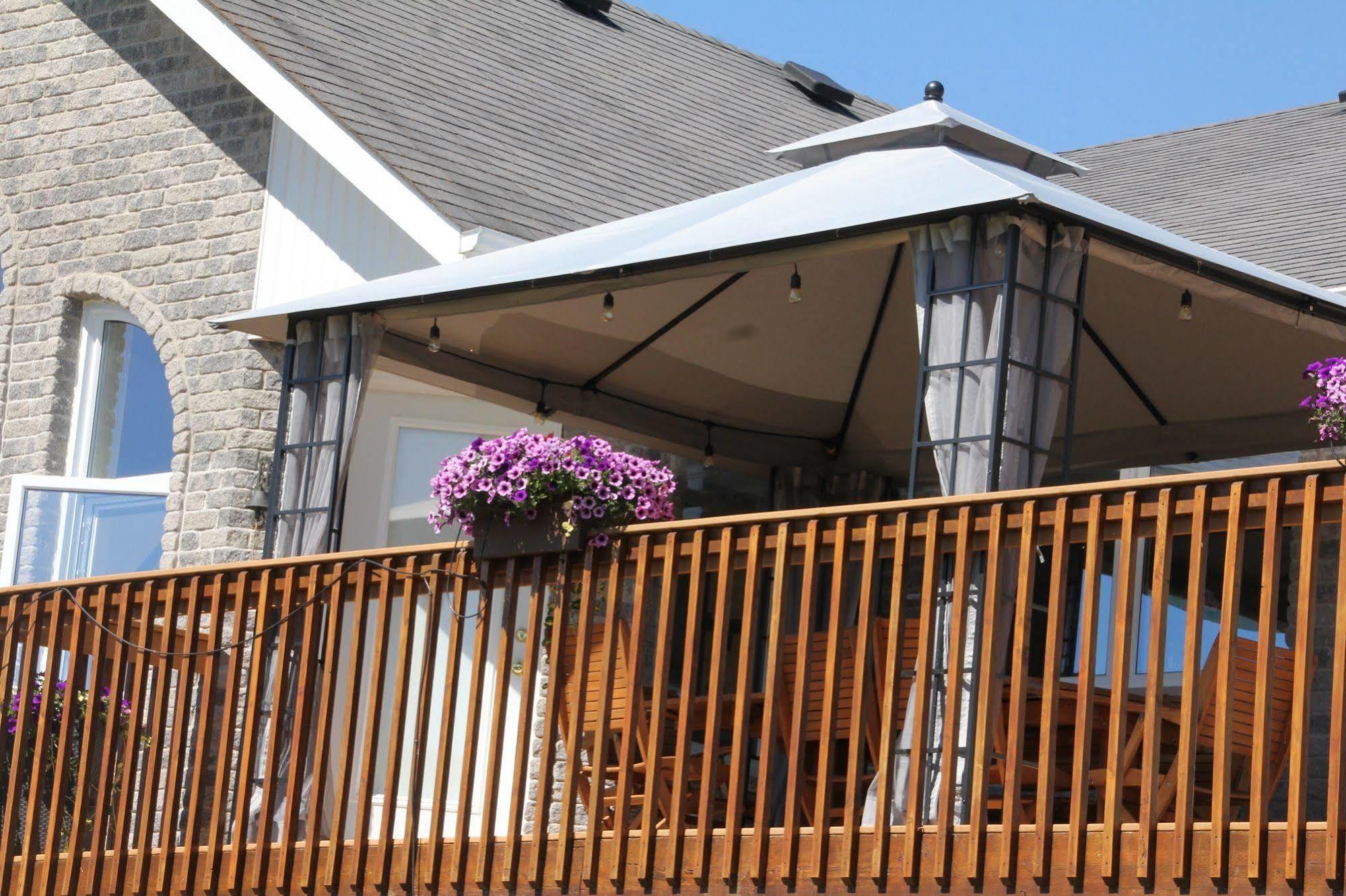 โกลเดน แพทเวย์ส รีทรีต แอนด์ บีแอนด์บี Bed & Breakfast ปีเตอร์บอร์โรว์ ภายนอก รูปภาพ