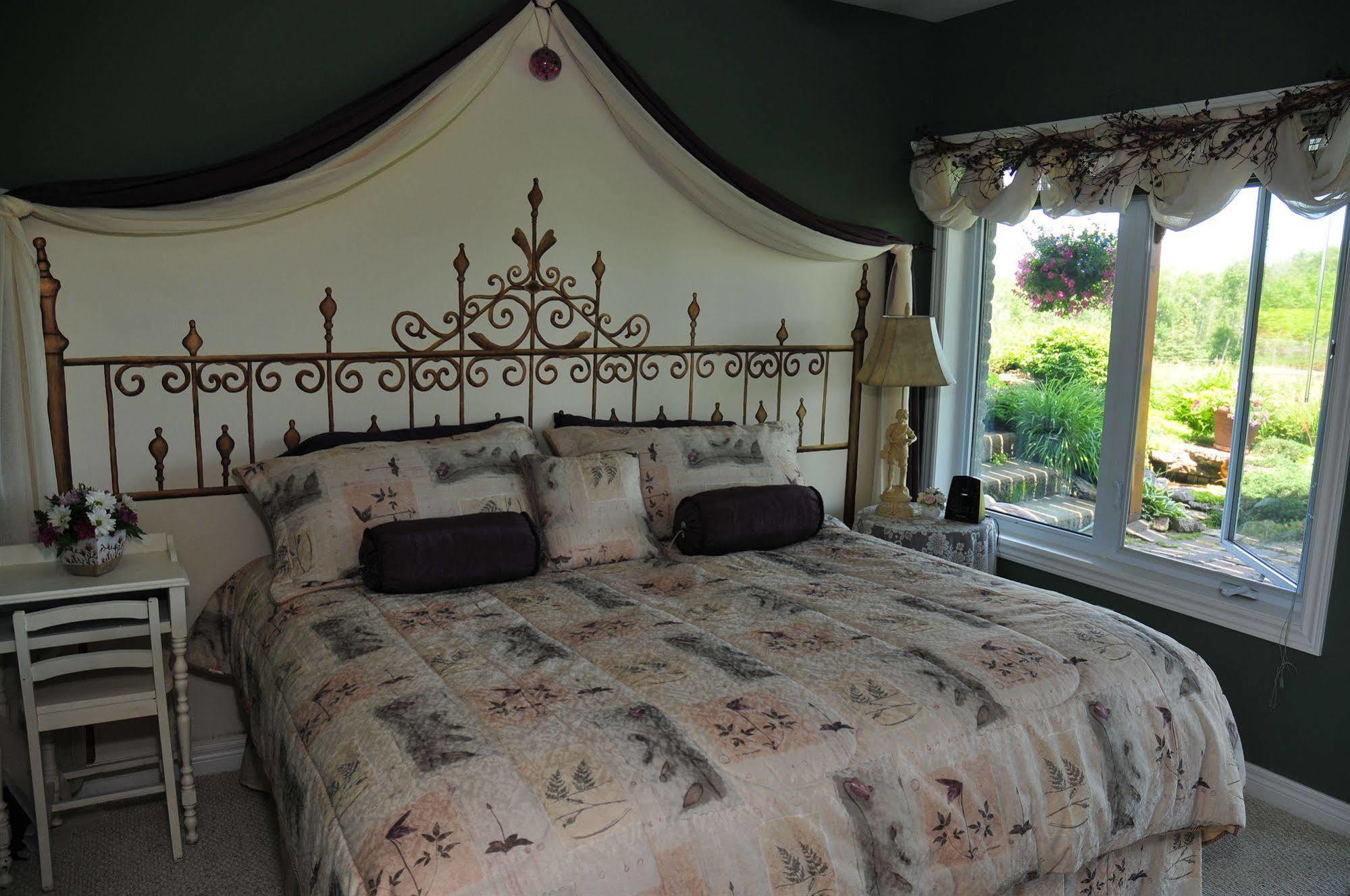 โกลเดน แพทเวย์ส รีทรีต แอนด์ บีแอนด์บี Bed & Breakfast ปีเตอร์บอร์โรว์ ภายนอก รูปภาพ