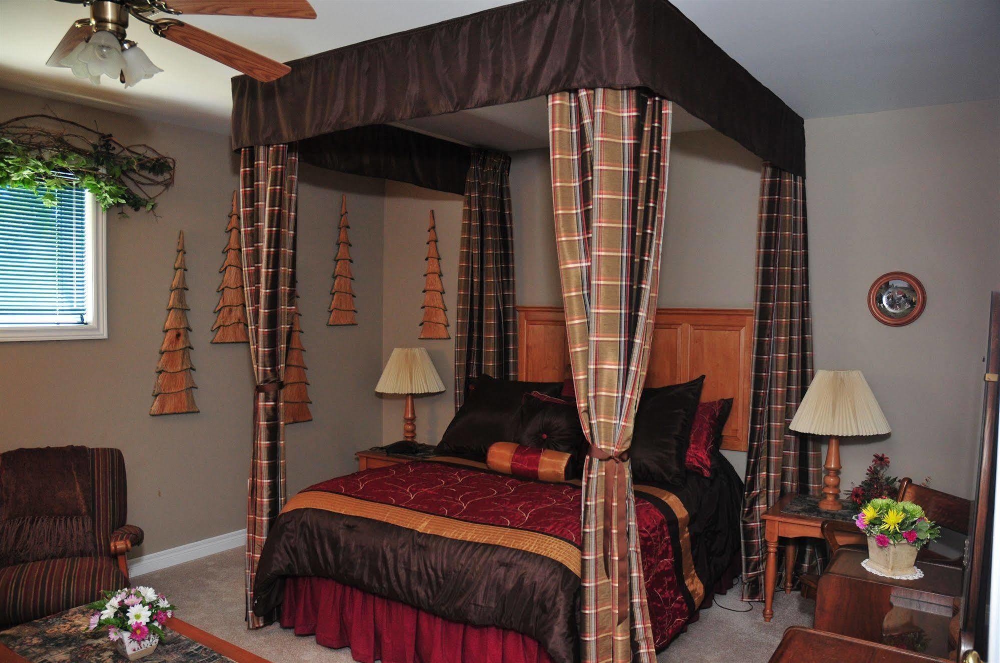 โกลเดน แพทเวย์ส รีทรีต แอนด์ บีแอนด์บี Bed & Breakfast ปีเตอร์บอร์โรว์ ภายนอก รูปภาพ