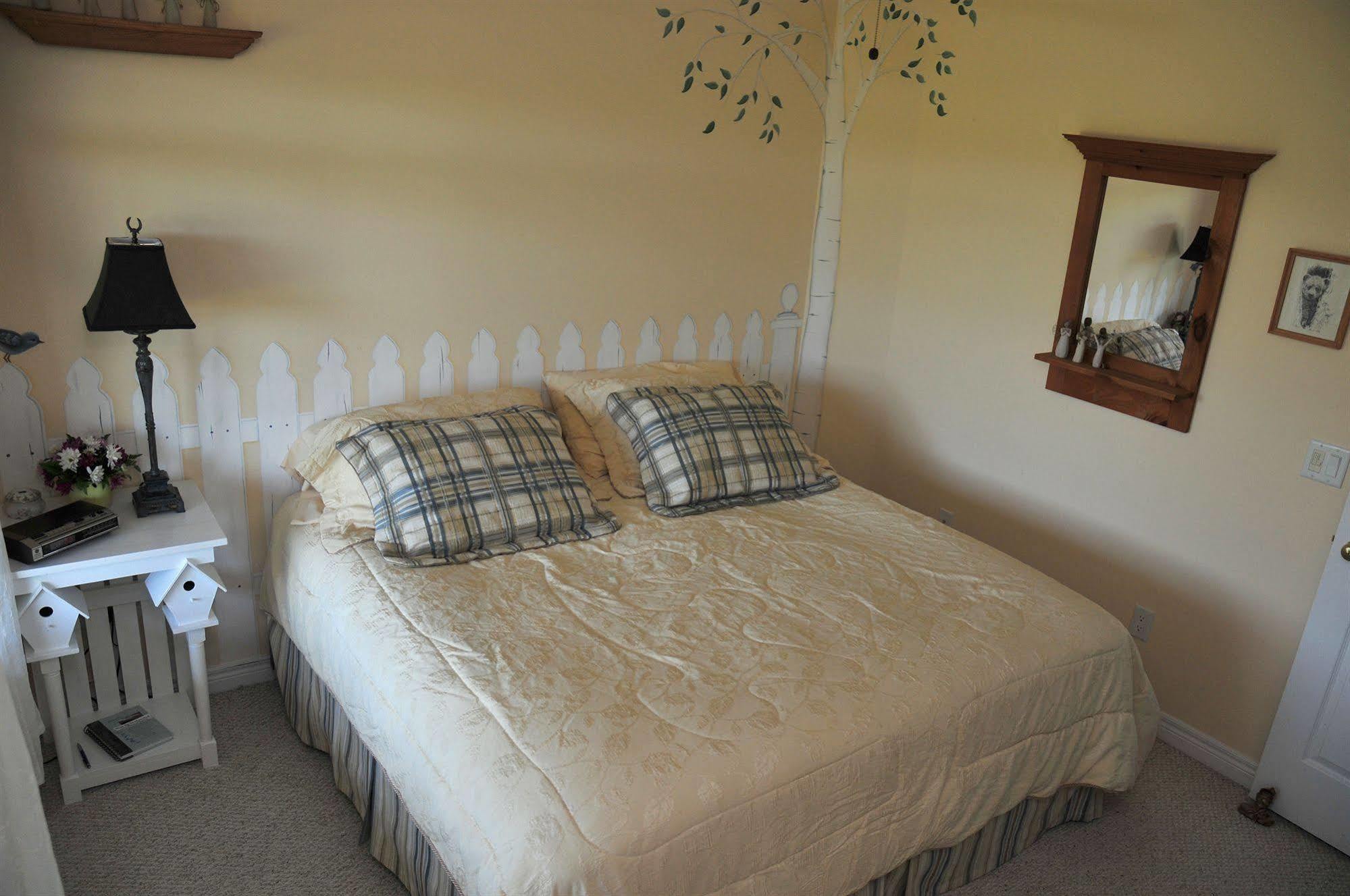 โกลเดน แพทเวย์ส รีทรีต แอนด์ บีแอนด์บี Bed & Breakfast ปีเตอร์บอร์โรว์ ภายนอก รูปภาพ