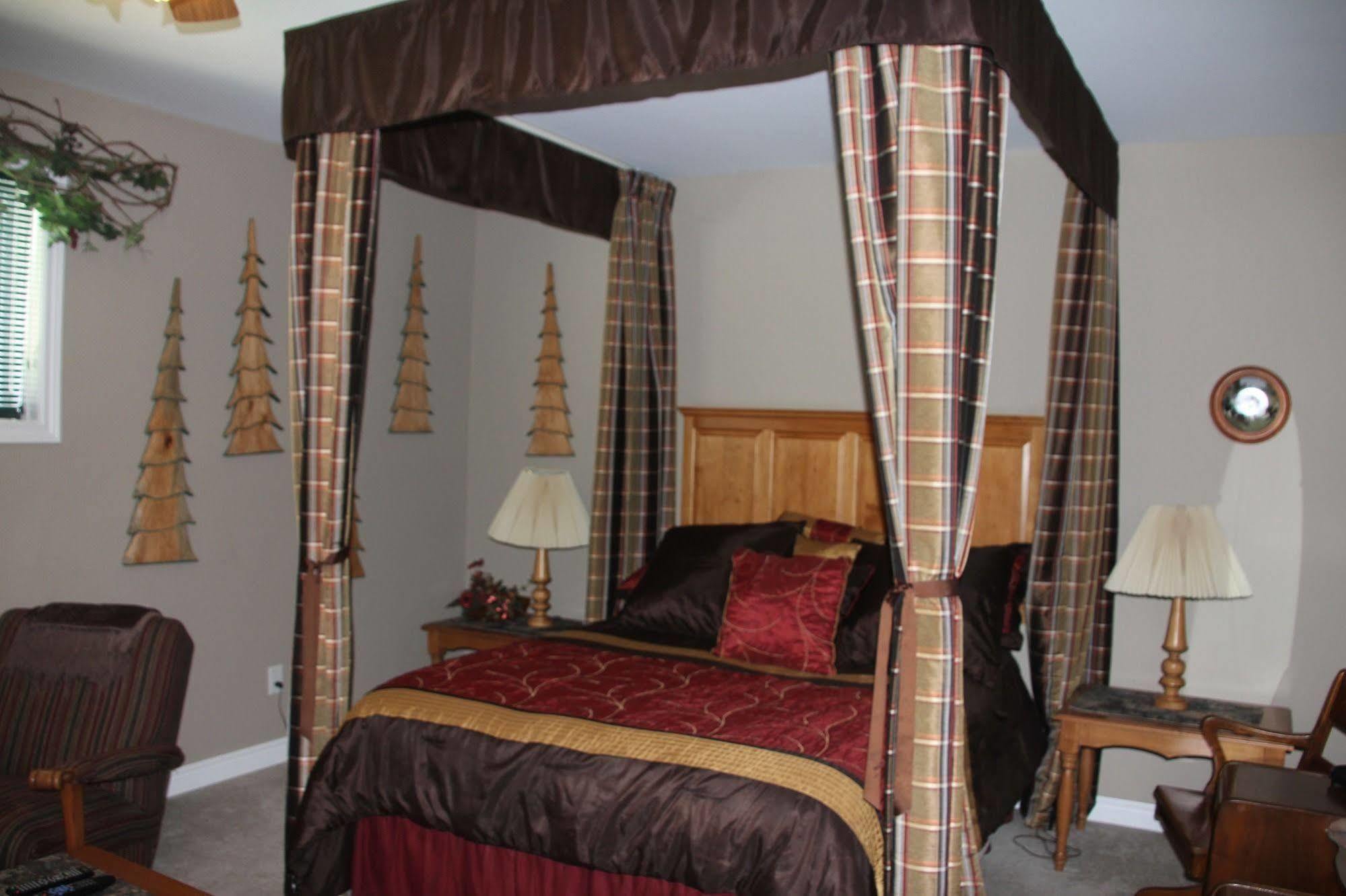 โกลเดน แพทเวย์ส รีทรีต แอนด์ บีแอนด์บี Bed & Breakfast ปีเตอร์บอร์โรว์ ภายนอก รูปภาพ