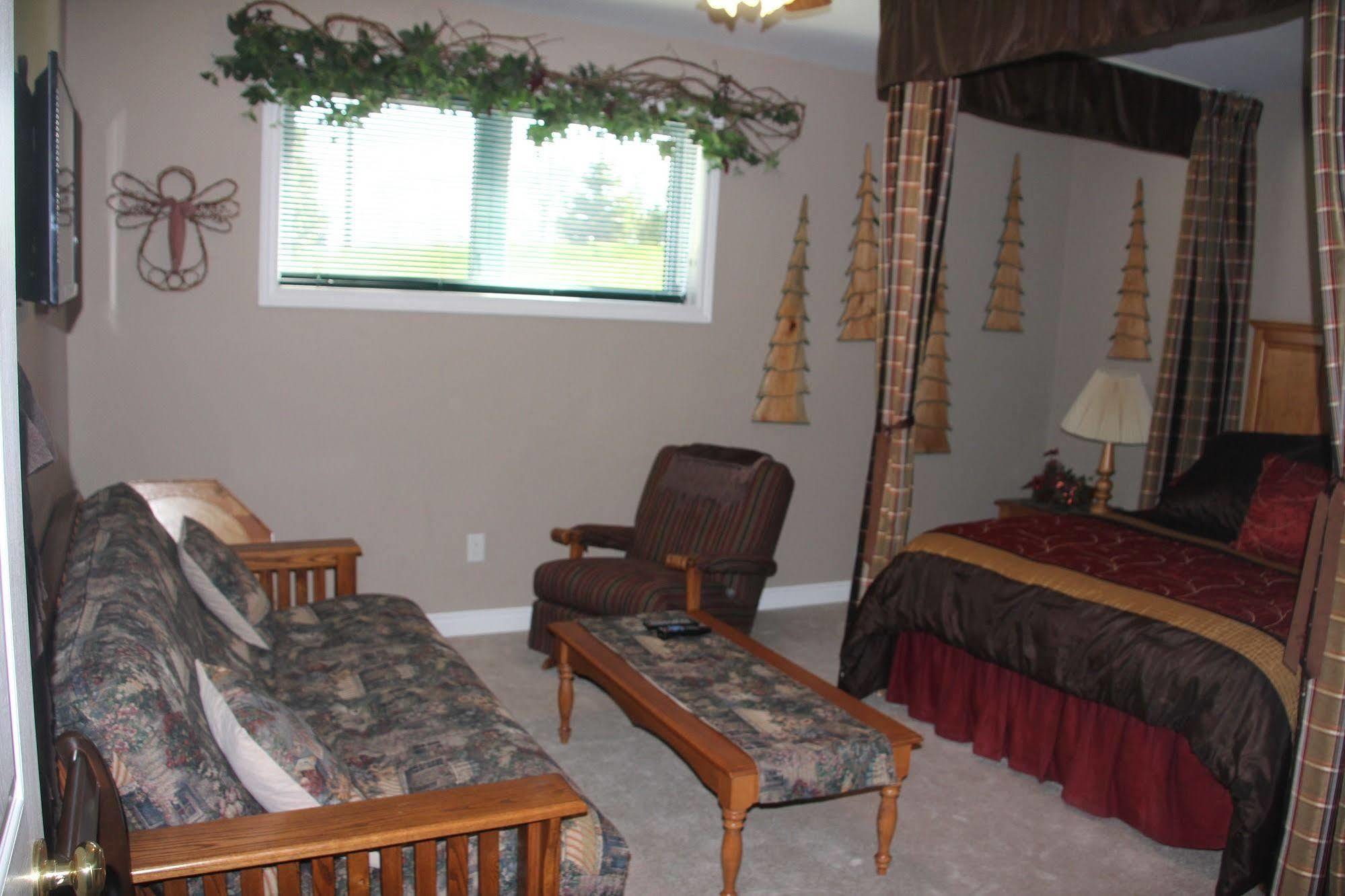 โกลเดน แพทเวย์ส รีทรีต แอนด์ บีแอนด์บี Bed & Breakfast ปีเตอร์บอร์โรว์ ภายนอก รูปภาพ