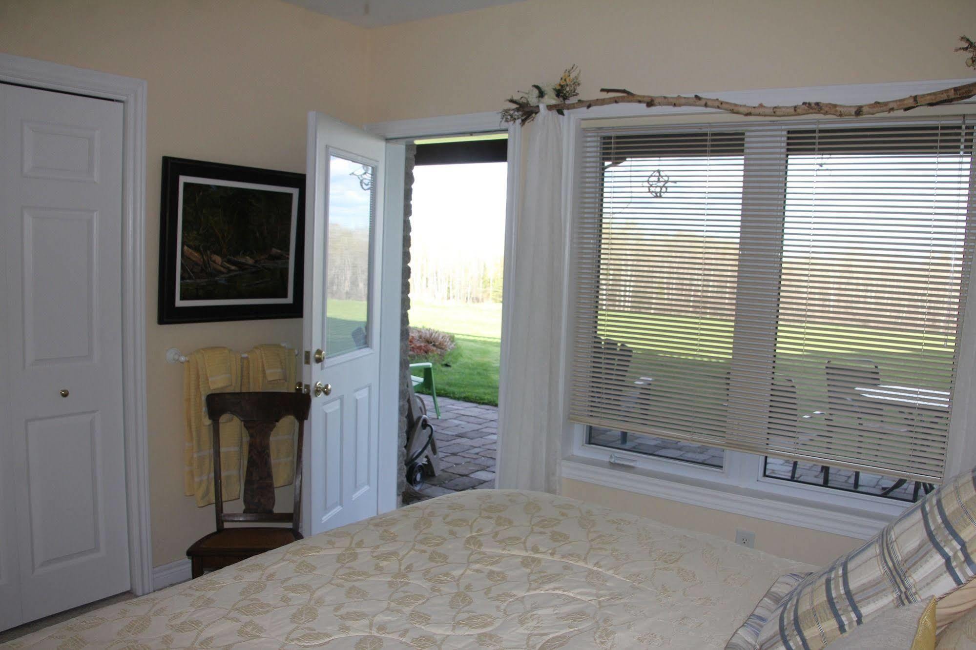 โกลเดน แพทเวย์ส รีทรีต แอนด์ บีแอนด์บี Bed & Breakfast ปีเตอร์บอร์โรว์ ภายนอก รูปภาพ