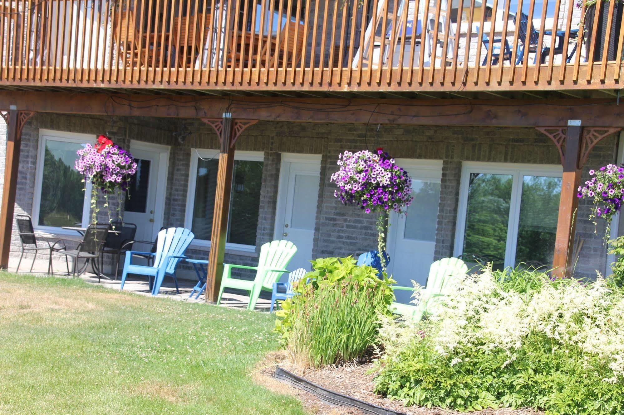 โกลเดน แพทเวย์ส รีทรีต แอนด์ บีแอนด์บี Bed & Breakfast ปีเตอร์บอร์โรว์ ภายนอก รูปภาพ