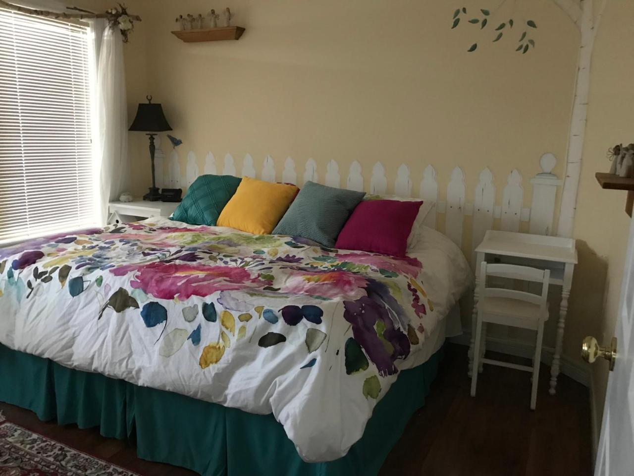 โกลเดน แพทเวย์ส รีทรีต แอนด์ บีแอนด์บี Bed & Breakfast ปีเตอร์บอร์โรว์ ภายนอก รูปภาพ